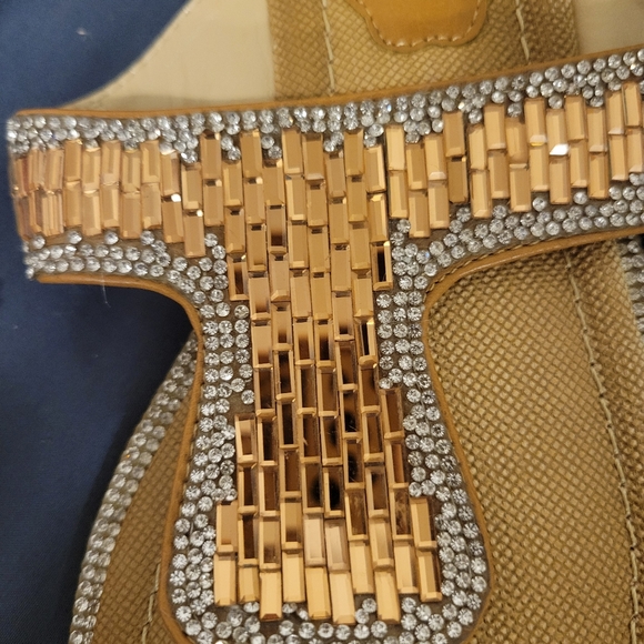 Italina Thong Sandals Womens Brown Rhinestone Slip On Cushioned Size 8 - Picture 4 of 6